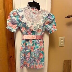 Girls Vintage Short sleeve dress with lace inset and pink ribbon.